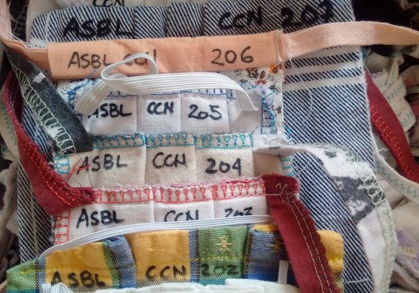 Comme Chez Nous offre un masque à chaque accueilli